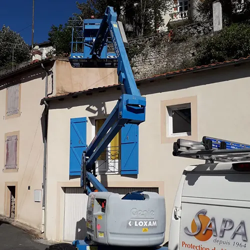 Traitement anti-mousse-façade